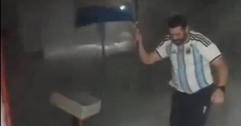 Con la camiseta de la Selección y temperaturas bajo cero: así celebró un docente en la Antártida la victoria ante Inglaterra