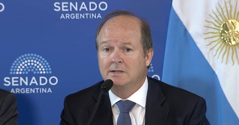 Frente a la escasez de gas para la industria y las estaciones de GNC, el ministro de Energía aseguró: "El servicio no se interrumpirá en domicilios salvo un imponderable"
