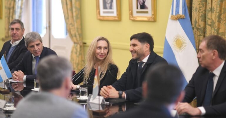 Entre la urgencia económica y el cálculo electoral: Milei acelera las reformas económicas en el Congreso mientras se abraza a la suspensión de las PASO