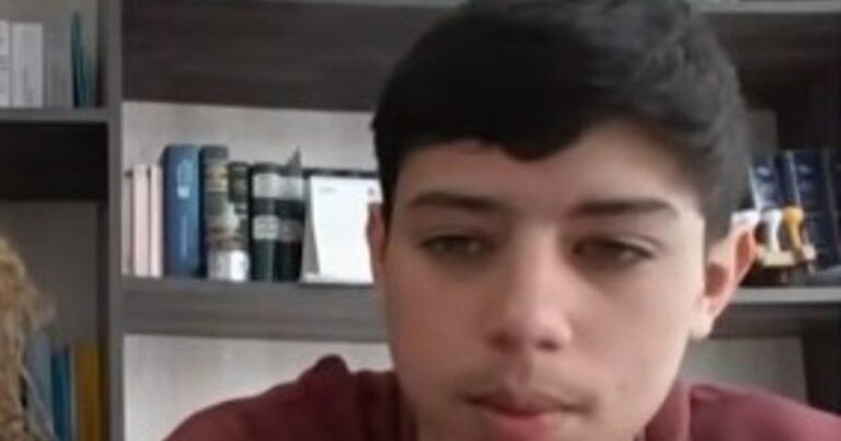 "Si lloraba, me pegaban más": uno de los hijos de la mujer investigada en Villa Gesell por la muerte de su bebé reveló cómo era vivir con ella
