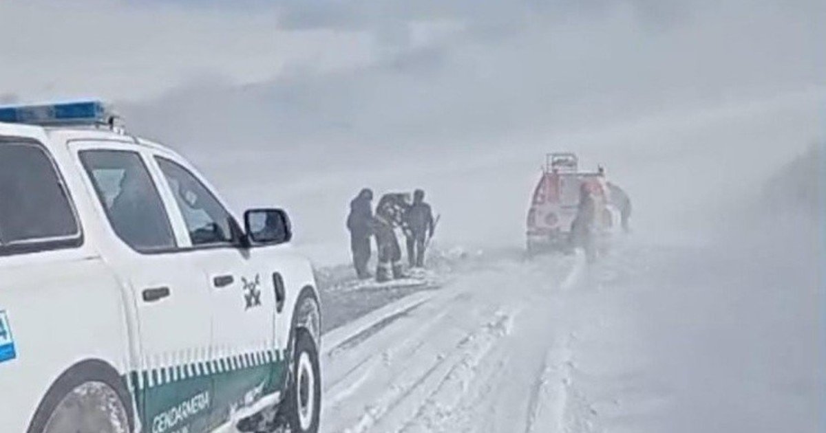 Histórica tormenta de nieve en Catamarca deja varados a cuatro trabajadores en la puna: desesperado operativo de emergencia
