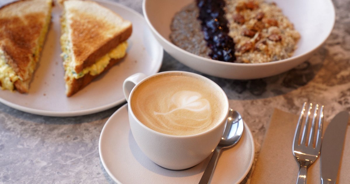 La psicología dice que las personas que siempre toman el café solo no son simplemente puristas, sino que esa preferencia coincide con una necesidad de una realidad sin filtros que va mucho más allá de la taza
