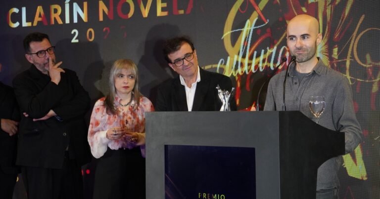 Boom literario en español: el Premio Clarín Novela bate un récord histórico con 1.414 manuscritos llegados desde 35 países