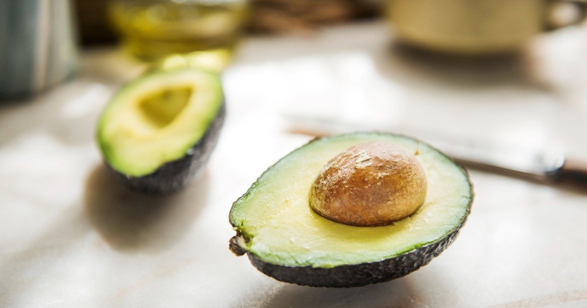 Antes de tirar la cáscara de la palta, conocé estas 5 formas de reutilizarla en casa