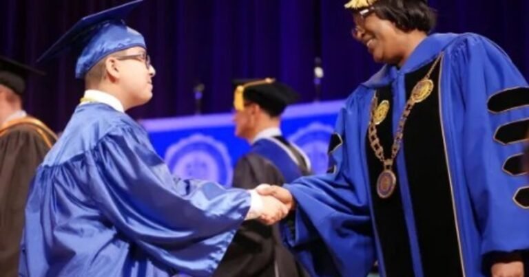 A los 9 años ingresó a la universidad, sueña con ser astrofísico de la NASA y desarrolló una teoría sobre la creación del universo: "Quiero demostrar que Dios existe a través de la ciencia"
