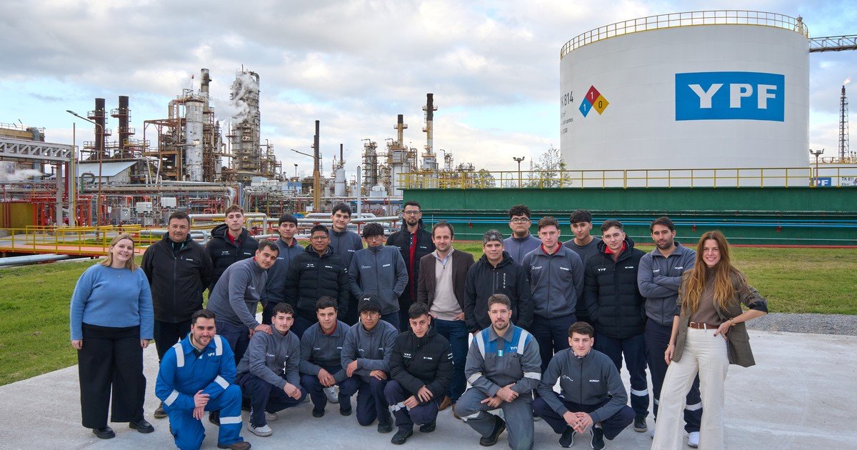 YPF abrió las puertas de la Refinería La Plata para una experiencia de aprendizaje junto a Scania