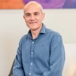 Rafael Guzmán García, experto en longevidad: "Uno de los mayores errores que cometemos en el día a día y que acelera el envejecimiento es no dormir lo suficiente"