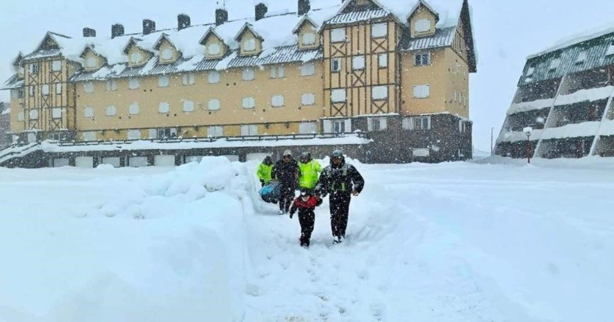 Siguen los rescates en la cordillera de Mendoza por el temporal de nieve: 14 grados bajo cero y pasos cerrados hasta fin de mes