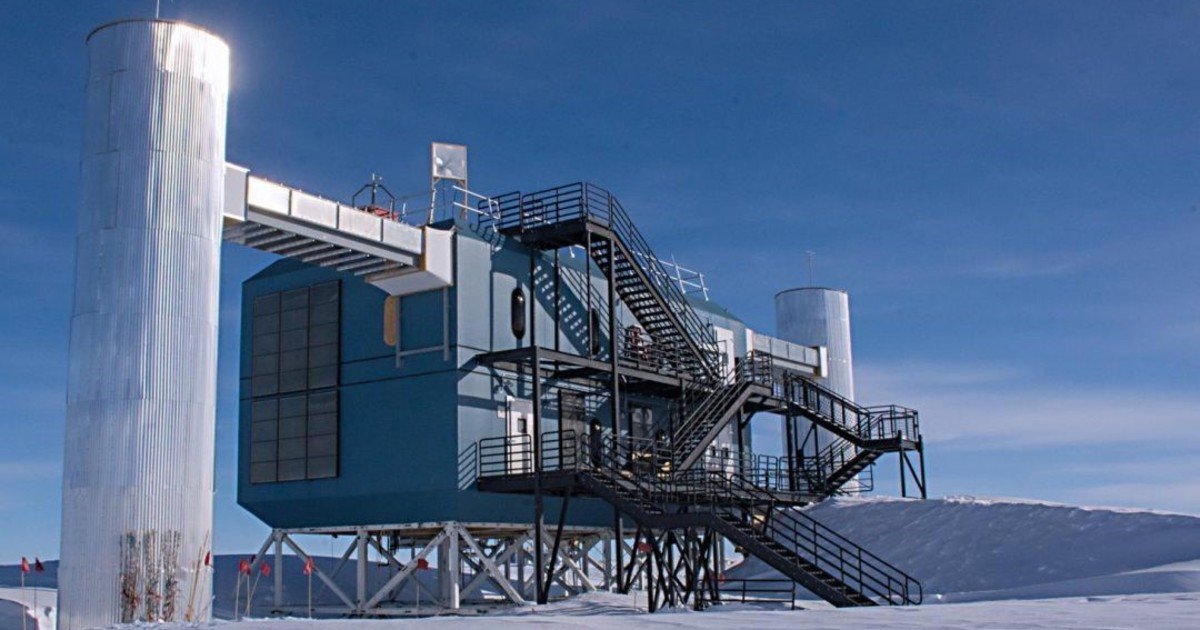 Un telescopio bajo el hielo de la Antártida usa la Tierra para detectar partículas del universo