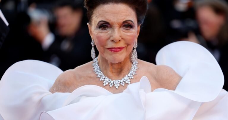 Joan Collins, a los 93 años: "Creo que nuestro cuerpo es una fábrica. Hay que alimentarlo con lo adecuado. Si tenés un gran auto, no usás el peor combustible"