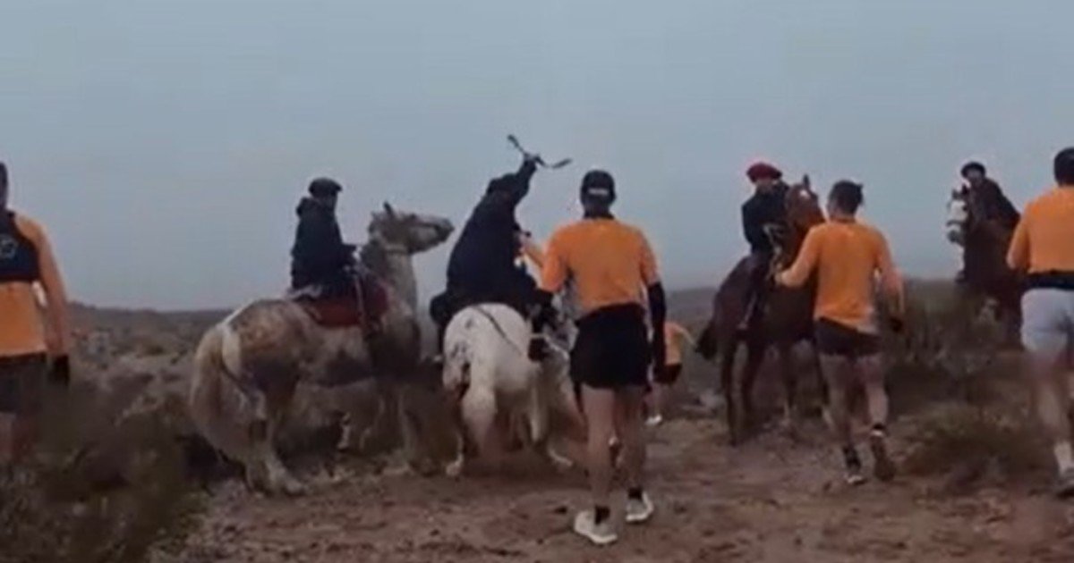 Pedradas y golpes con boleadoras: jinetes atacaron a corredores en una tradicional carrera de montaña en Río Negro