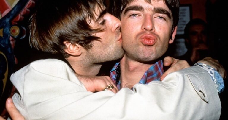 Oasis reveló el primer tráiler de "No mires atrás con ira": así será la película sobre la reconciliación de Liam y Noel Gallagher