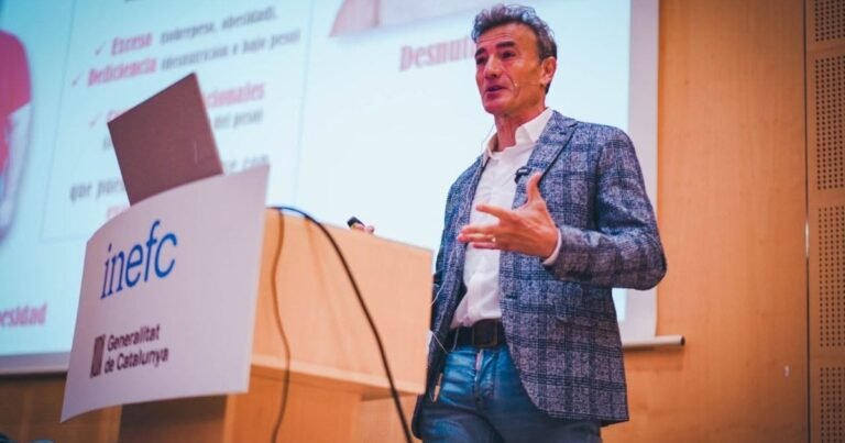 Felipe Isidro, experto en educación física: "A partir de los 70 años, hay personas que caminan sin problema, pero luego no pueden subir las escaleras en casa"