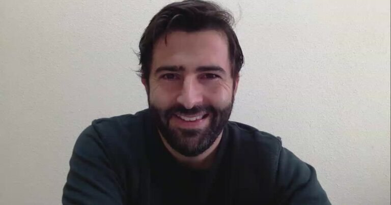 Javier de Haro, psicólogo: "No es coherente decirles a los hijos que tienen que disculparse cuando lo que nos están viendo hacer es precisamente lo contrario"