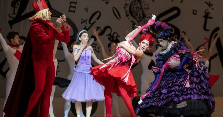 Se estrena Alicia en el país de las maravillas, en el Colón: un ballet que para algunos es una herejía y está pensado para un público mayor que el de los aficionados
