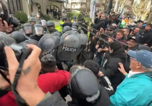 Incidentes en una marcha por la inseguridad en Mar del Plata: vecinos piden que cambien la cúpula policial