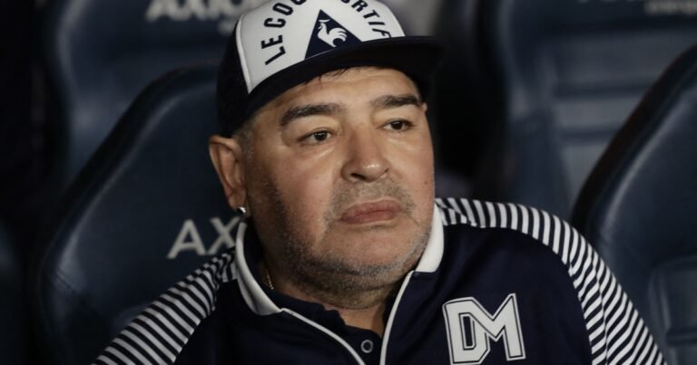 Descubren que a la Junta Médica que analizó cómo murió Maradona le dieron estudios clínicos que eran de Don Diego