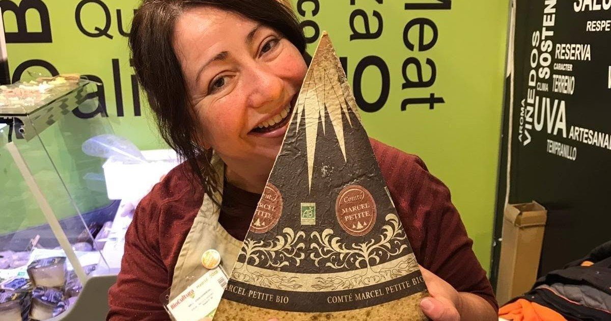 Guillermina Sánchez, catadora de queso: “Si le quitamos el envoltorio de la tienda, mejor guardarlo en papel de horno porque absorbe la humedad y hace que salga menos moho”