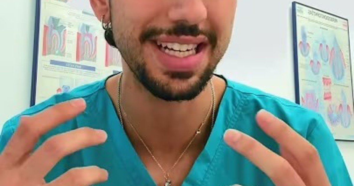 Roberto Hermida, dentista: "Algunos alimentos, enfermedades y hábitos causan mal aliento. En muchos casos, puedes mejorar si mantienes la boca y los dientes limpios"