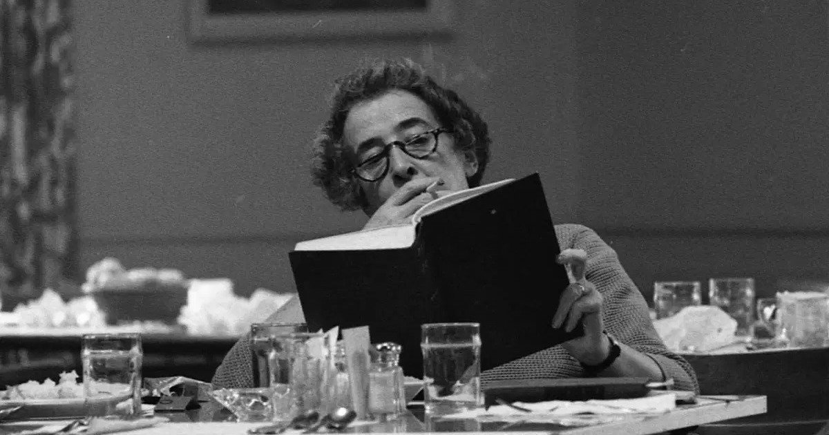 Hannah Arendt: por qué la filósofa que desafió al nazismo sostenía que "nadie tiene derecho a obedecer"