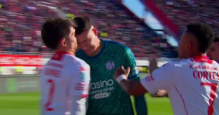 El minuto de furia de Orlando Gill: cabezazo a Blondel tras sufrir el 2-0 de Caicedo y expulsión