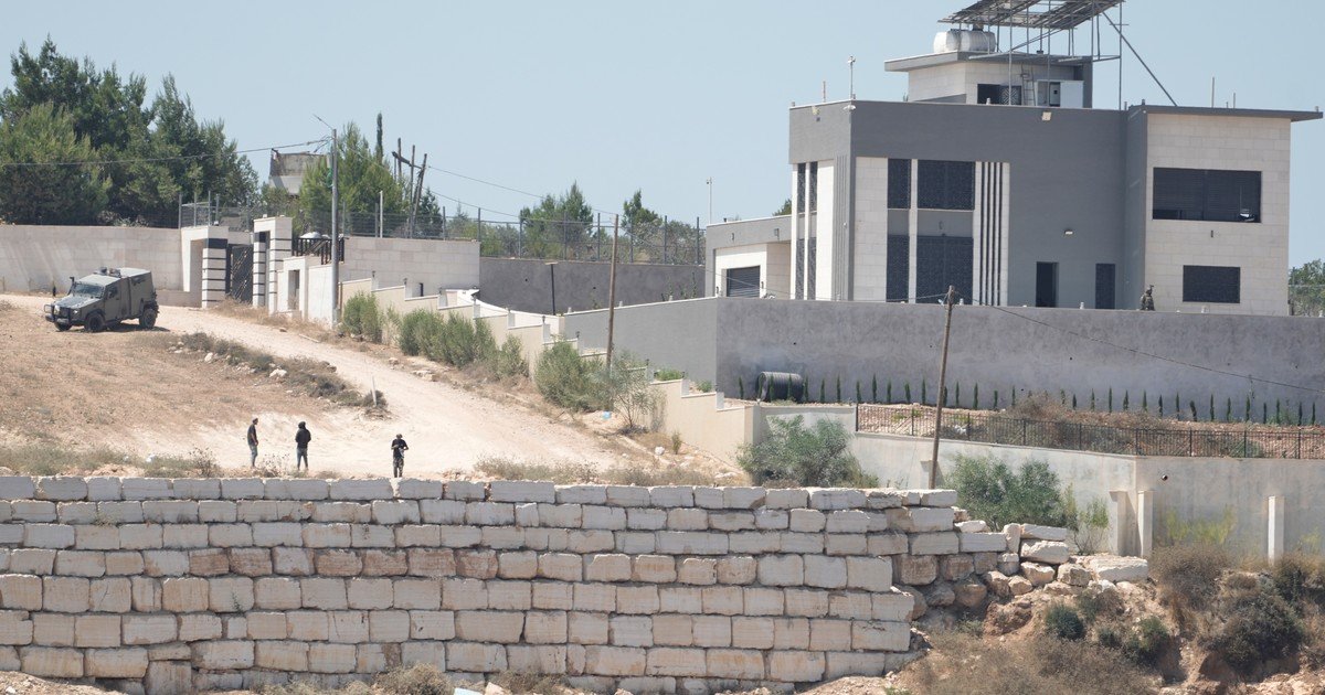 "Matones": colonos israelíes sitian a palestinos en sus casas en Cisjordania y EE.UU. lanza una inédita crítica