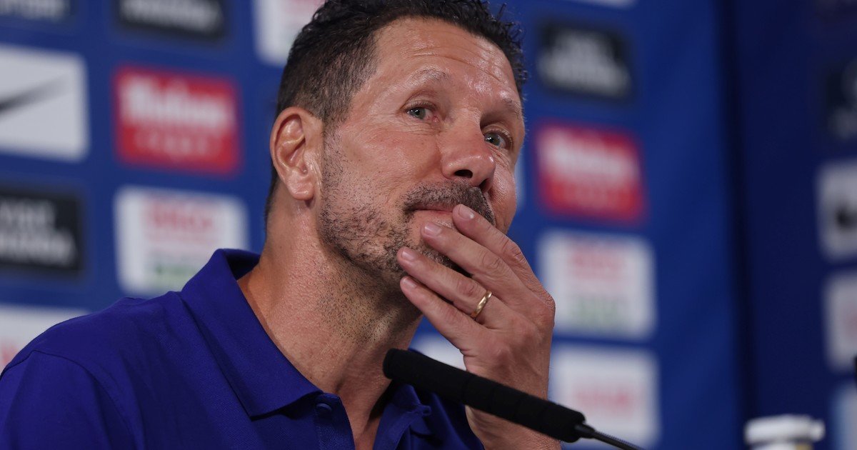 Diego Simeone aclaró su frase sobre Julián Álvarez: "Dije que respetaba a los hinchas, pero no comparto insultos ni agravios"