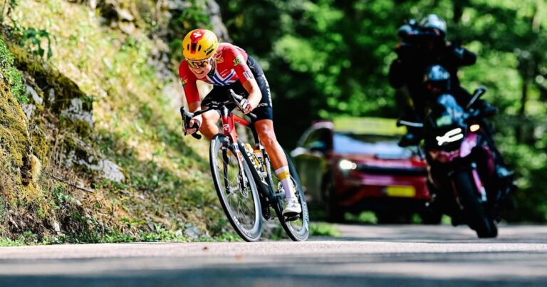 Polémica en el Tour de Francia: de qué se tratan los "corpiños" que mejoran la aerodinámica de las ciclistas