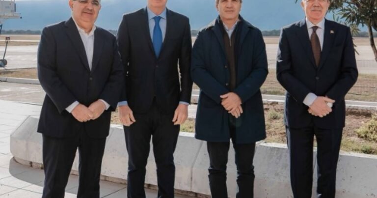 Después del guiño a Macri, el Gobierno intenta blindar acuerdos con gobernadores con Santilli y Toto Caputo en el territorio