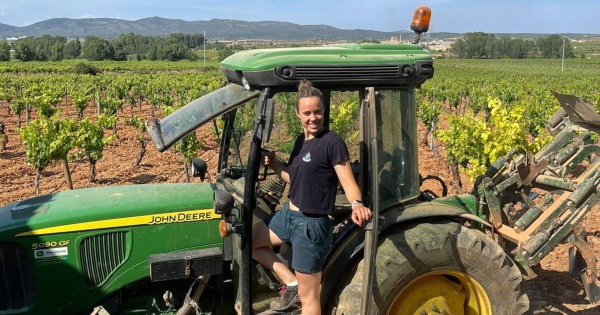 Paula Nuévalos (27 años): "Soy agricultora autónoma y estoy cansada de que solo se hable de lo malo; no tengo techo en lo que puedo ganar"
