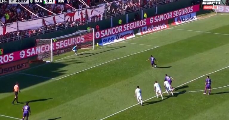 El polémico "doble" penal de River ante Banfield: por qué se anuló la atajada de Ruso Rodríguez ante Almada