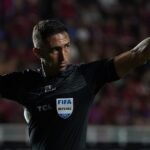 El árbitro Nazareno Arasa y el VAR Diego Ceballos, sancionados en forma exprés por la AFA tras perjudicar a Vélez: qué dice el comunicado