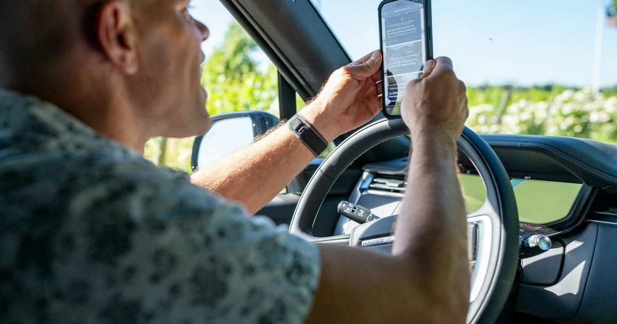 Oficial | Por orden del gobierno, revisarán caso por caso y quitarán la licencia a quienes hayan conducido usando su teléfono celular