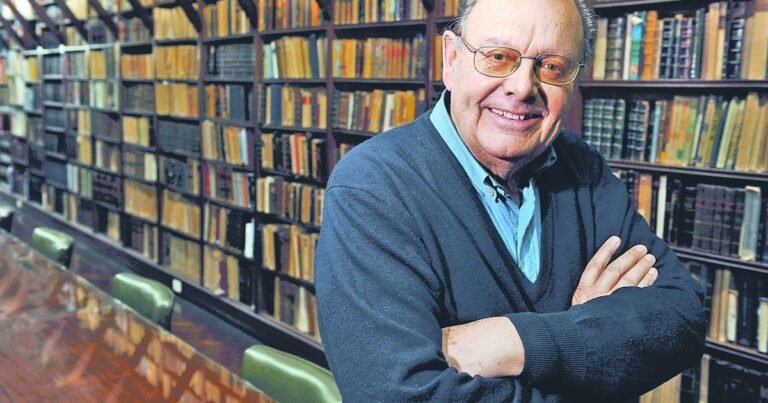 Pedro Luis Barcia: "La gente todavía sigue escribiendo WhatsApp pero yo escribo 'Guasap', con G"