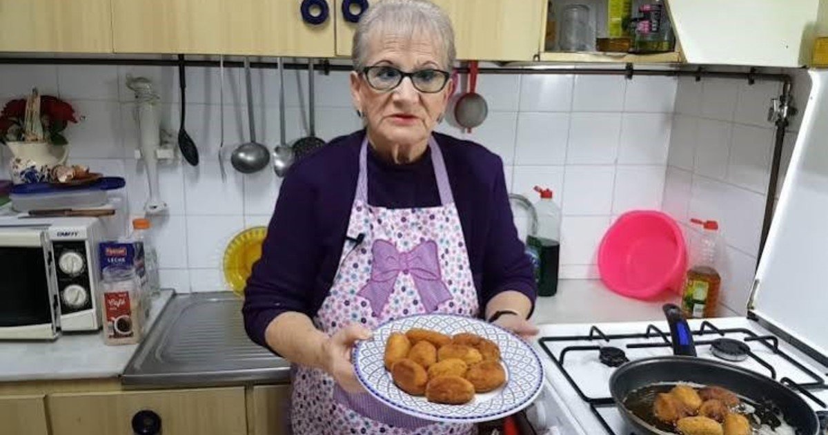 Alfonsa, abuela cocinera: "Para que las croquetas no se rompan al freírlas, hay que pasarlas dos veces por huevo y pan rallado"