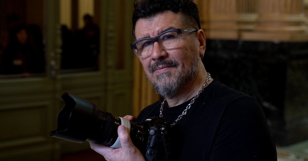 El fotógrafo que primero fue bailarín y es el elegido de Julio Bocca para retratar al Ballet del Teatro Colón