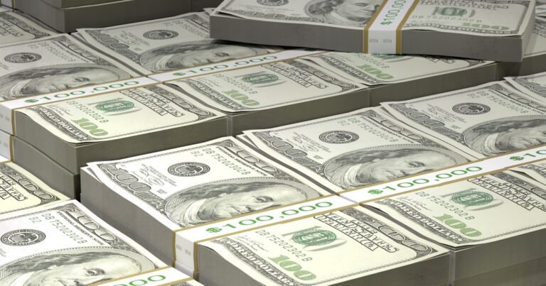 Qué significa el proverbio: "El dinero no puede hablar, pero sí puede hacer que las mentiras parezcan verdades"
