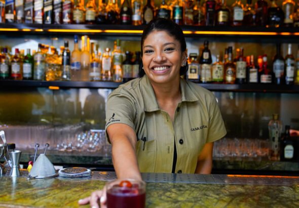 Flavia Arroyo, la bartender alquimista que recrea el sabor de un whisky o un vodka sin utilizar alcohol