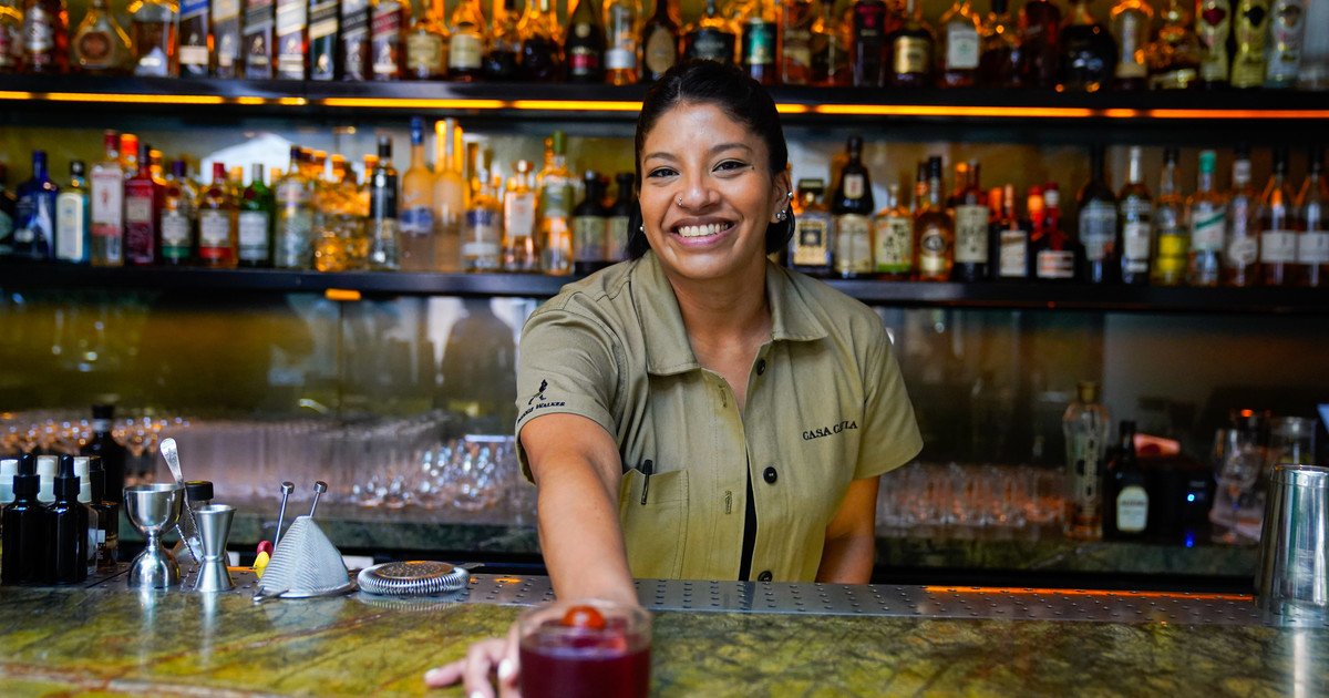 Flavia Arroyo, la bartender alquimista que recrea el sabor de un whisky o un vodka sin utilizar alcohol