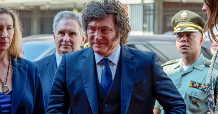 Javier Milei y sus medidas, EN VIVO: el Gobierno defiende su postura de no asistir a las familias endeudadas con créditos y apuntó contra el peronismo