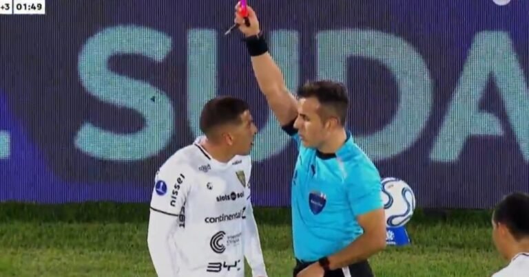 "Que no esperen mi disculpa, porque eso es de cagón": el delantero del Deportivo Recoleta que le dio un codazo a Flores habló sobre su expulsión ante Boca