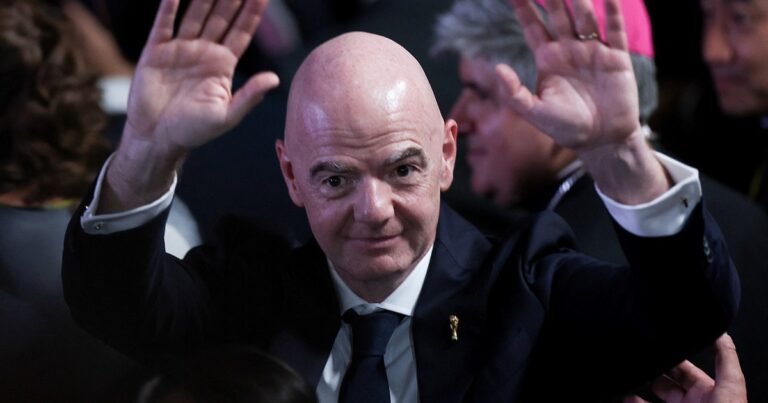 Otro frente en medio de la rebelión contra la FIFA: revelan un pago de la UEFA a una empleada que habría mantenido una relación con Infantino