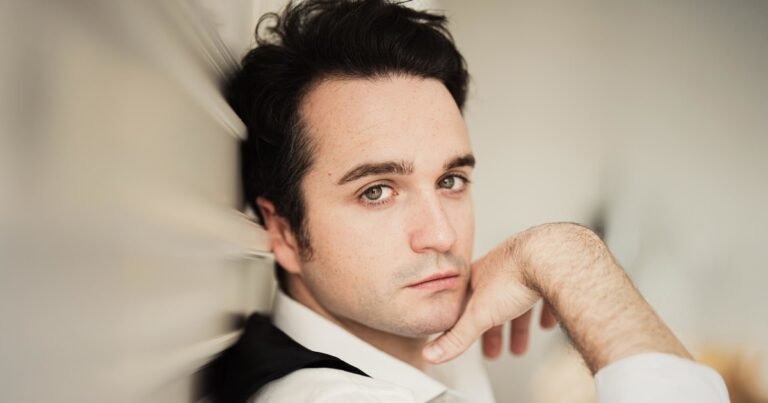El tenor Xabier Anduaga vuelve a Buenos Aires, consolidado como una estrella: "No vivo para los aplausos, vivo para entregarme al público"