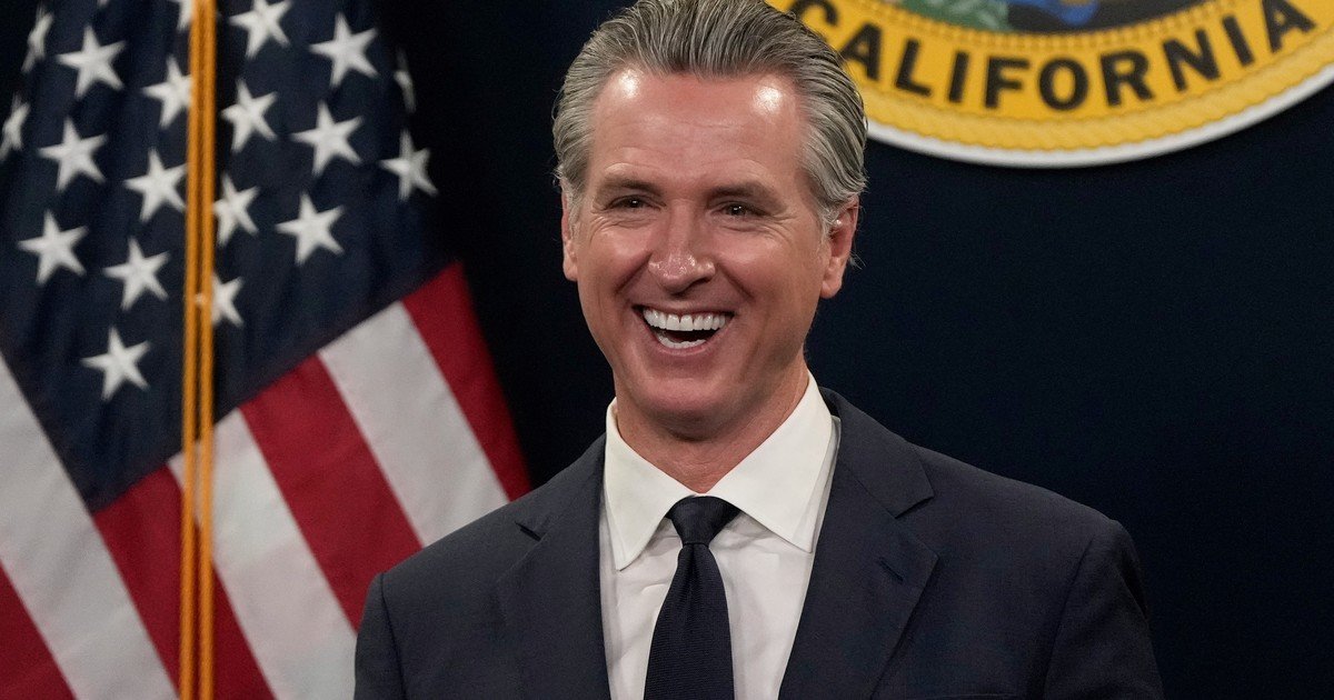 California suma seis nuevos perros policía entrenados para detectar drogas y explosivos