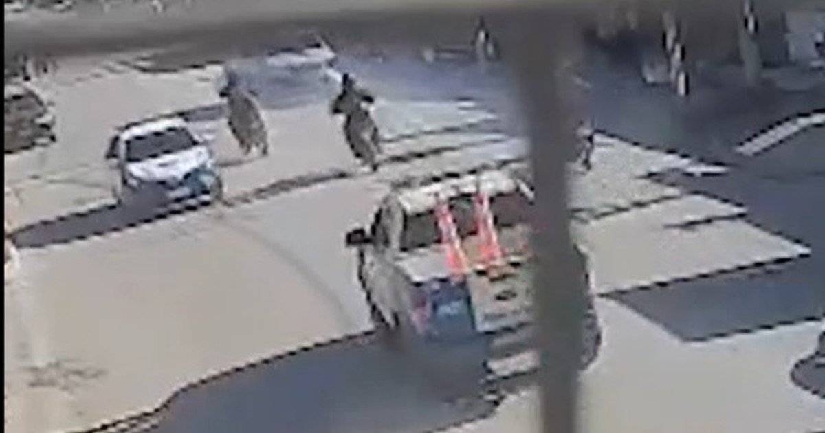 Marcha atrás y a contramano: cómo fue la 
persecución de película, con tiros y choques, de la policía de Neuquén para atrapar al conductor de una camioneta