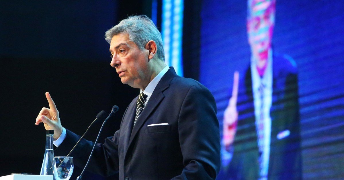 Rosatti: "No podíamos seguir trabajando con el 30 por ciento de las vancantes"