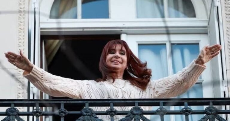 Severa desautorización de la Iglesia a "bautismos comunitarios" frente al domicilio de Cristina