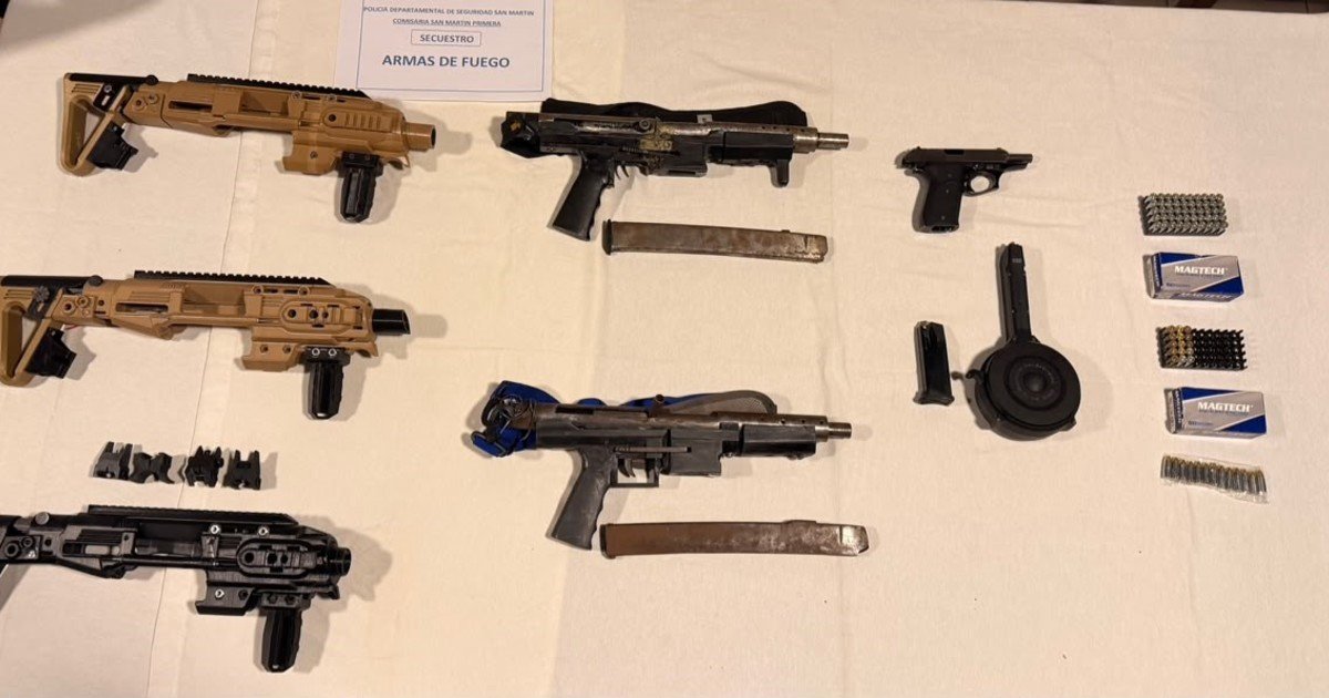 Pelea entre bandas, persecución y tiroteo: tres detenidos y un kit para armar ametralladoras