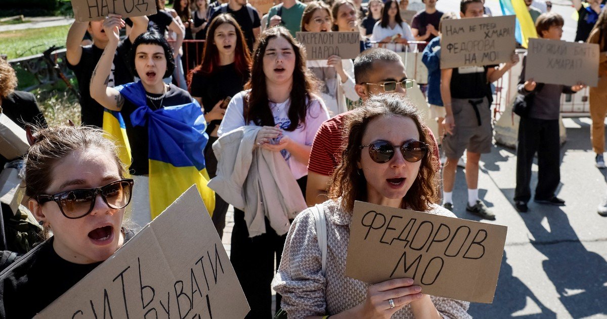 Desafío a Zelenski en Ucrania: el exministro de Defensa reclama elecciones presidenciales en plena guerra