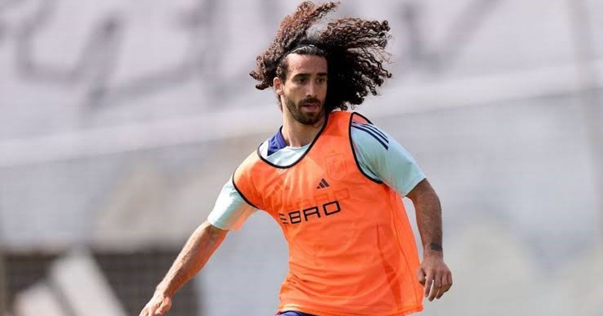 Marc Cucurella, 28 años: "Me matriculé para realizar la carrera de Educación Física en INEFC pero finalmente no la empecé porque con tantos entrenamientos y viajes era imposible compaginarlo"